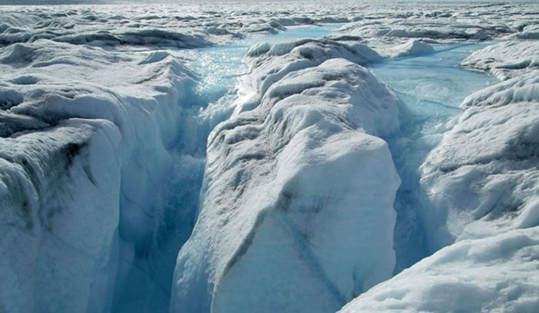 지구온난화로 인해 그린란드 빙상이 녹아 폭포처럼 쏟아지고 있다. (출처 : 미국 지구과학협력연구소)
